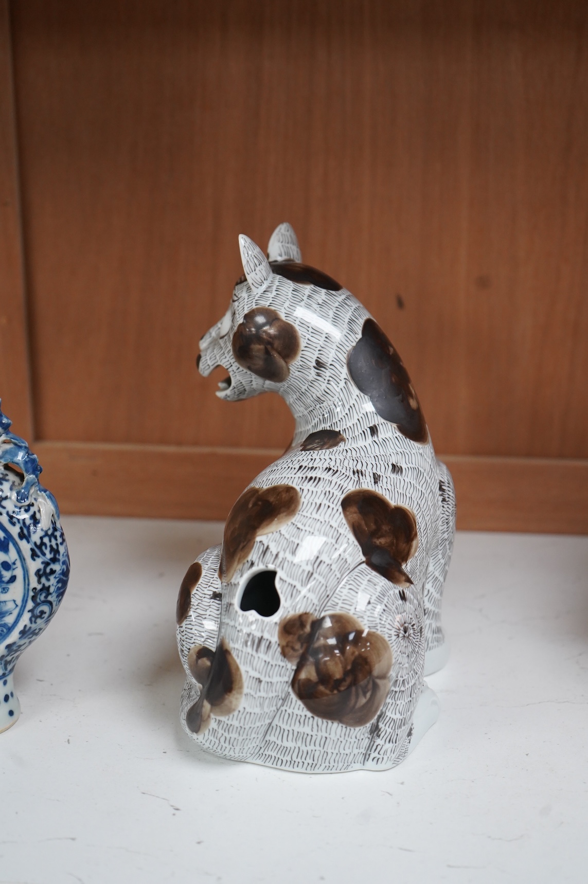 A 19th century Chinese blue and white small moon flask together with a later jar and a Portugese porcelain copy of a Chinese export cat, largest 19cm high